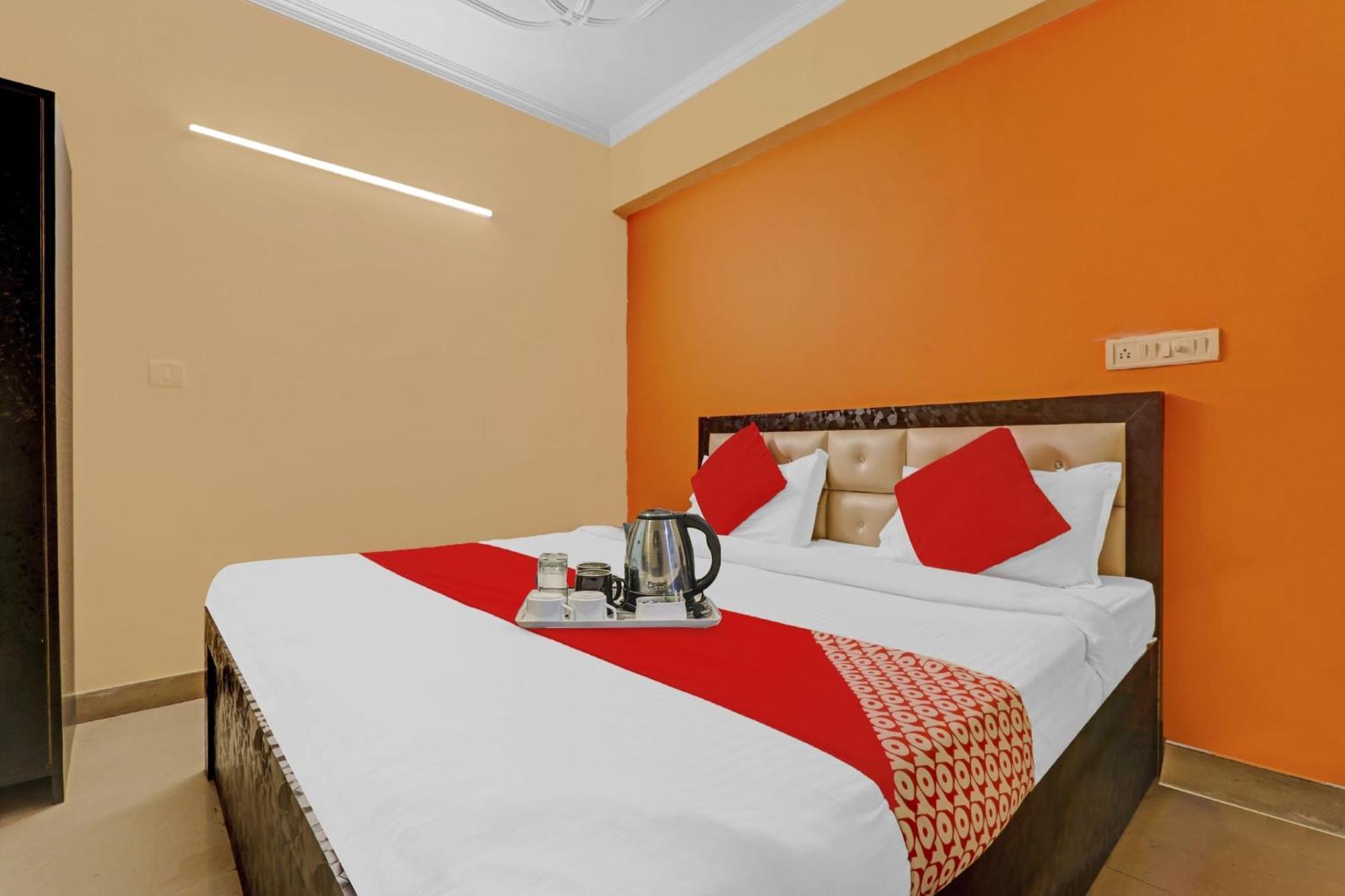 Hotel O J.D Palace Chinhat Kültér fotó