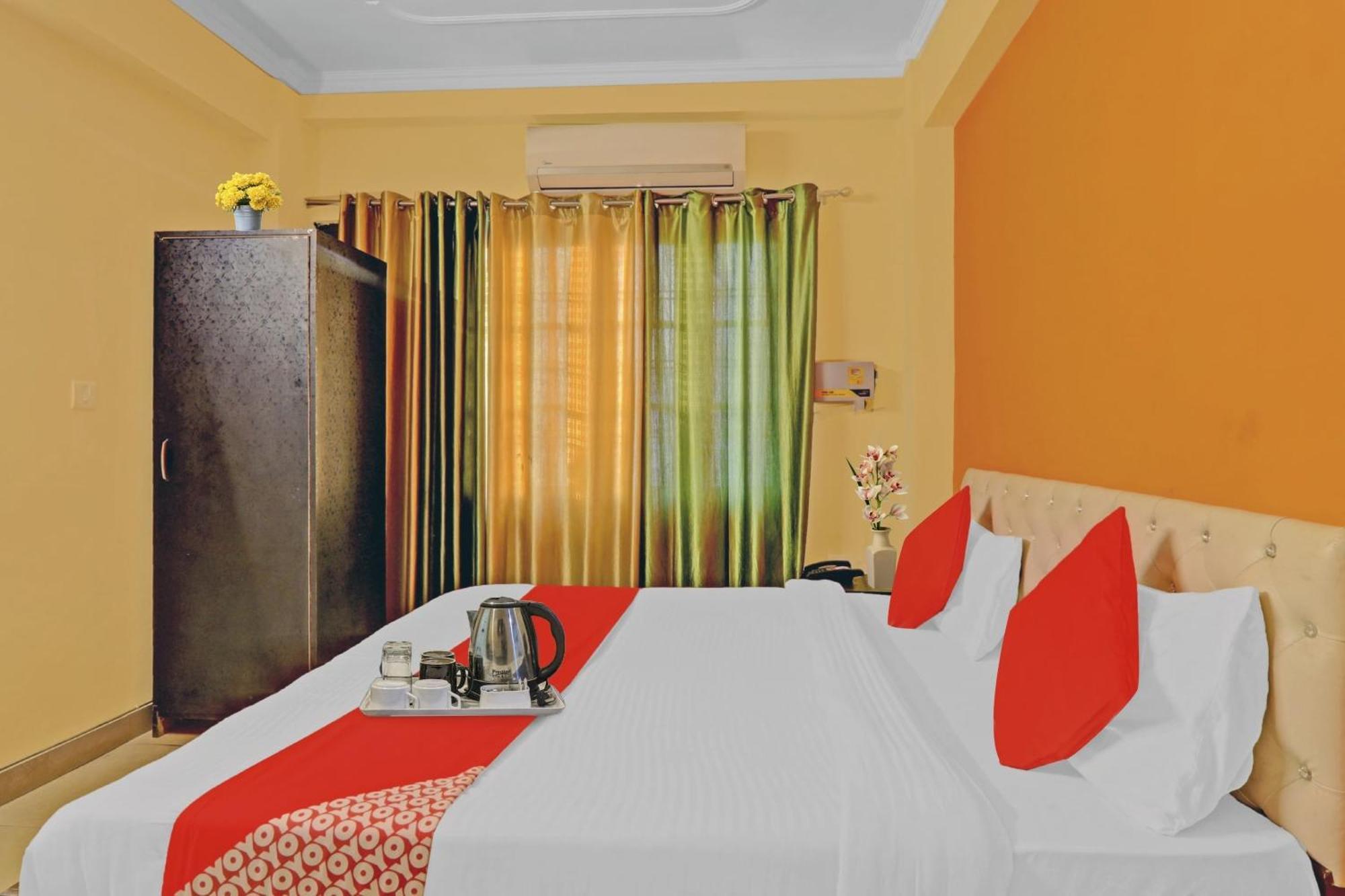 Hotel O J.D Palace Chinhat Kültér fotó