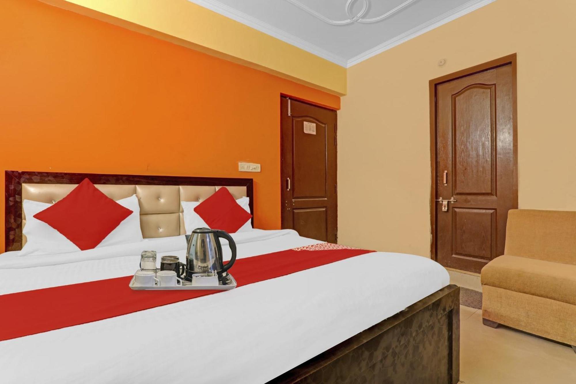 Hotel O J.D Palace Chinhat Kültér fotó