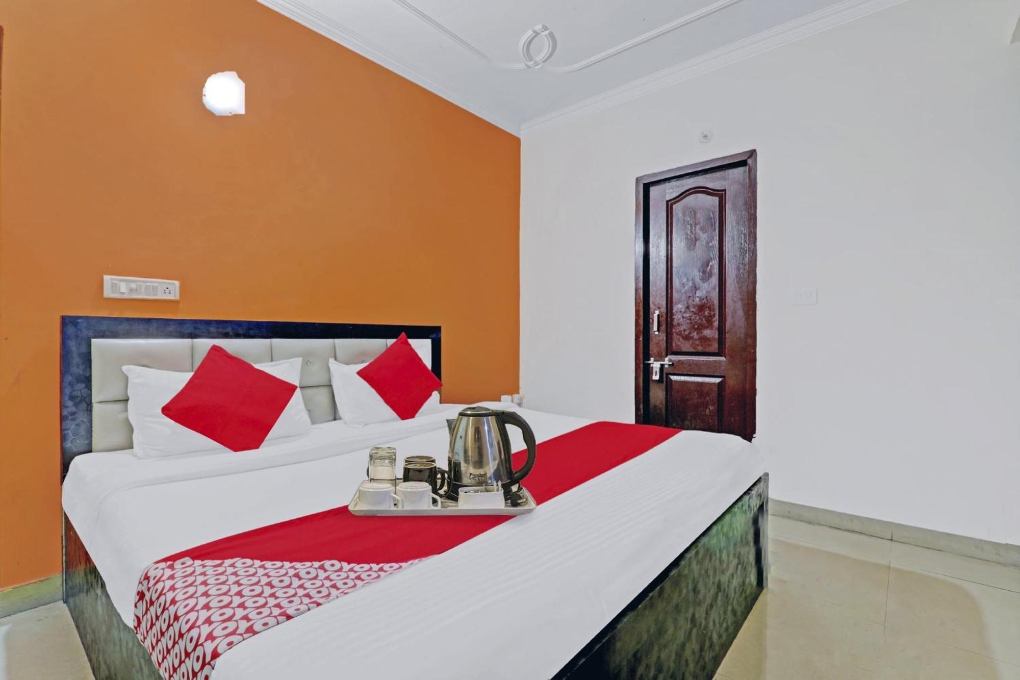 Hotel O J.D Palace Chinhat Kültér fotó