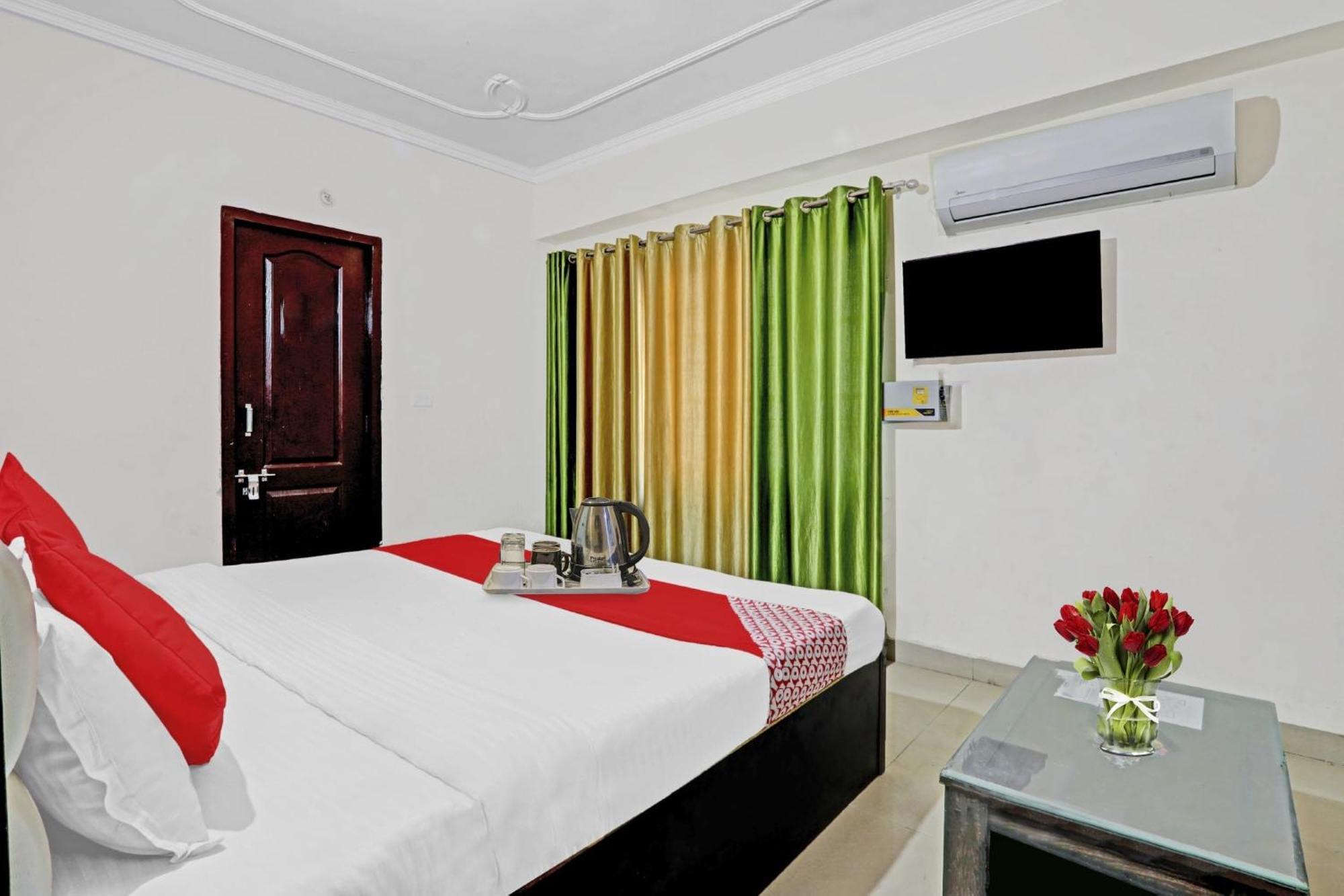 Hotel O J.D Palace Chinhat Kültér fotó