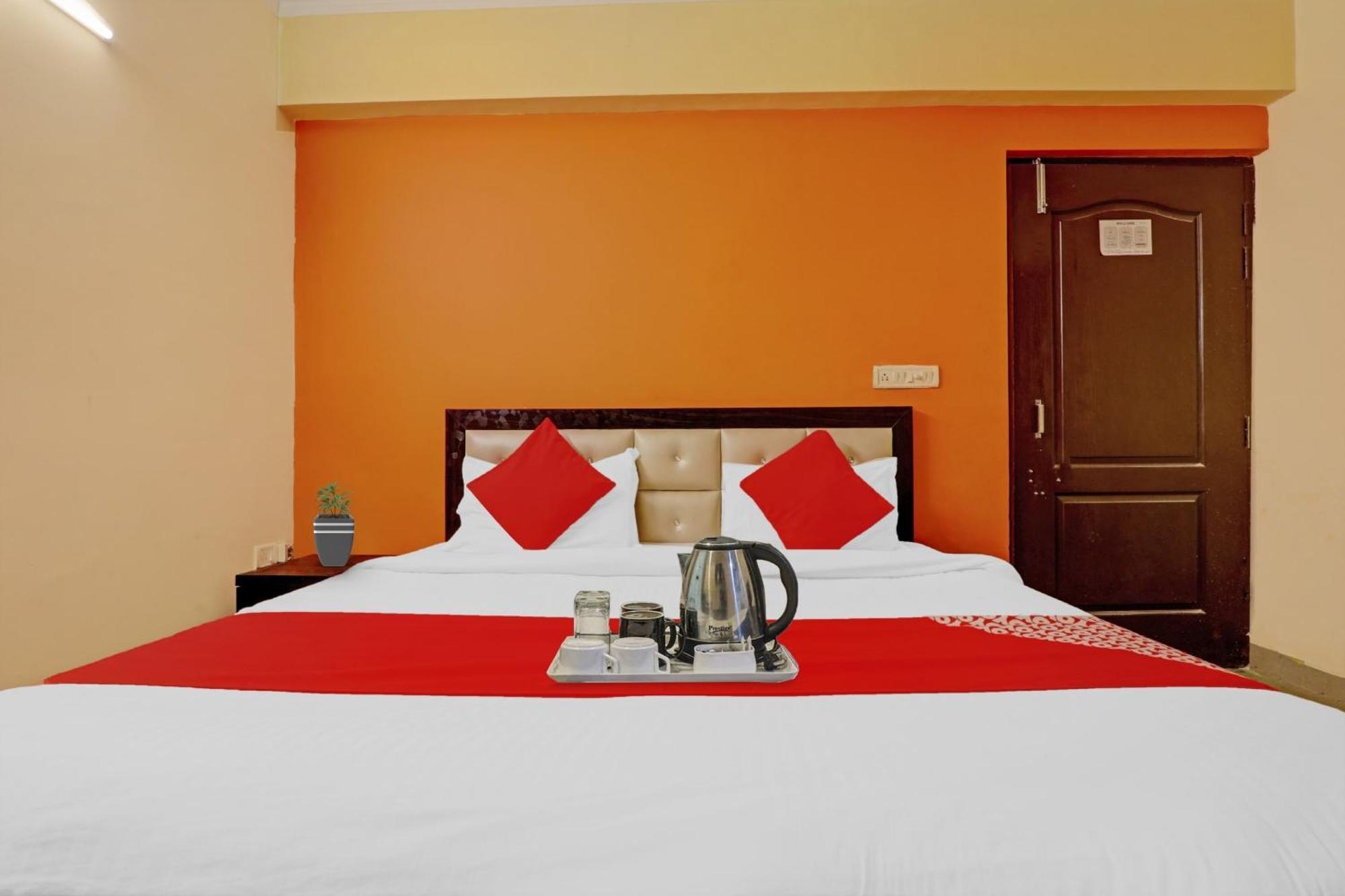 Hotel O J.D Palace Chinhat Kültér fotó