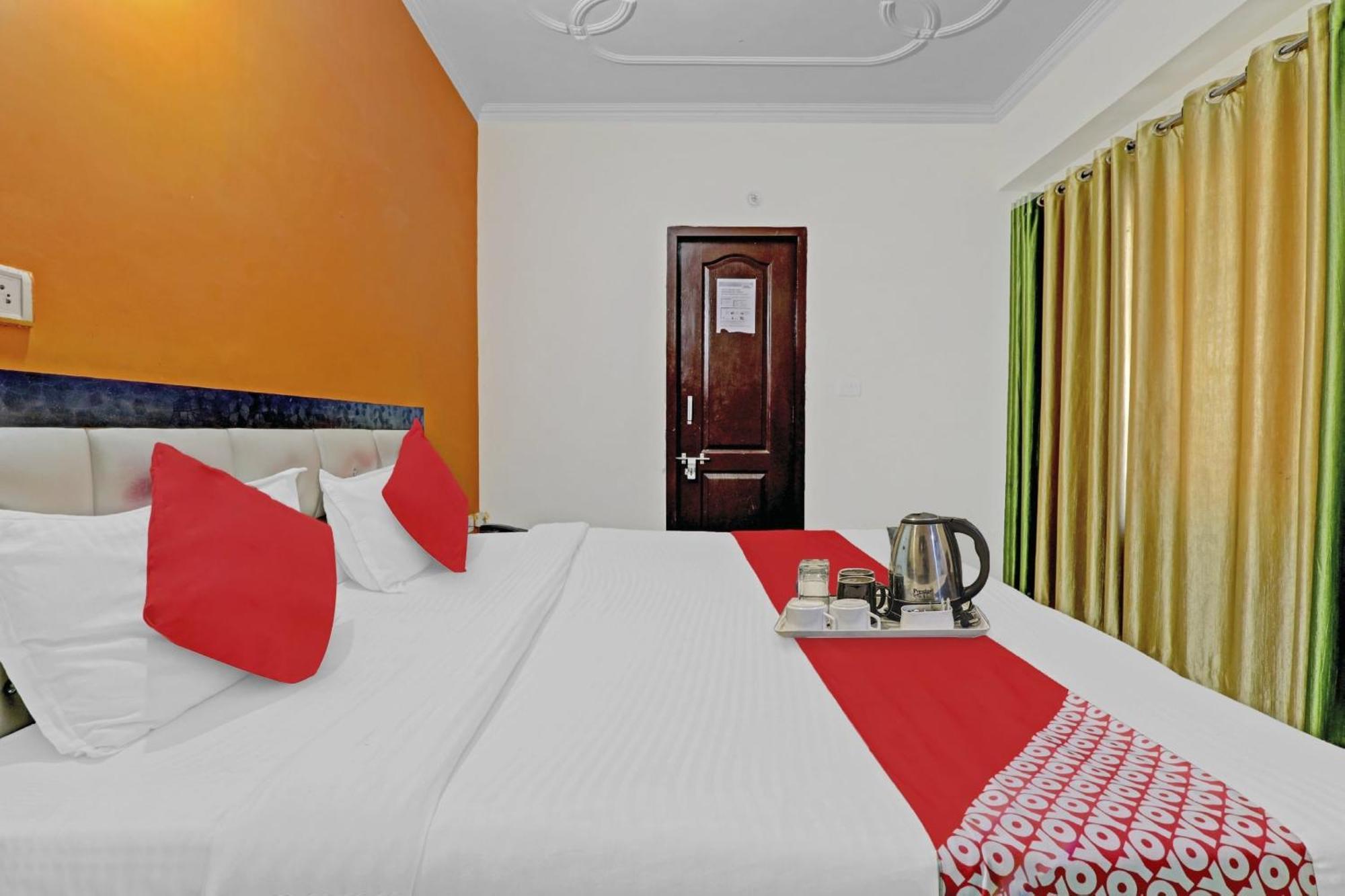 Hotel O J.D Palace Chinhat Kültér fotó