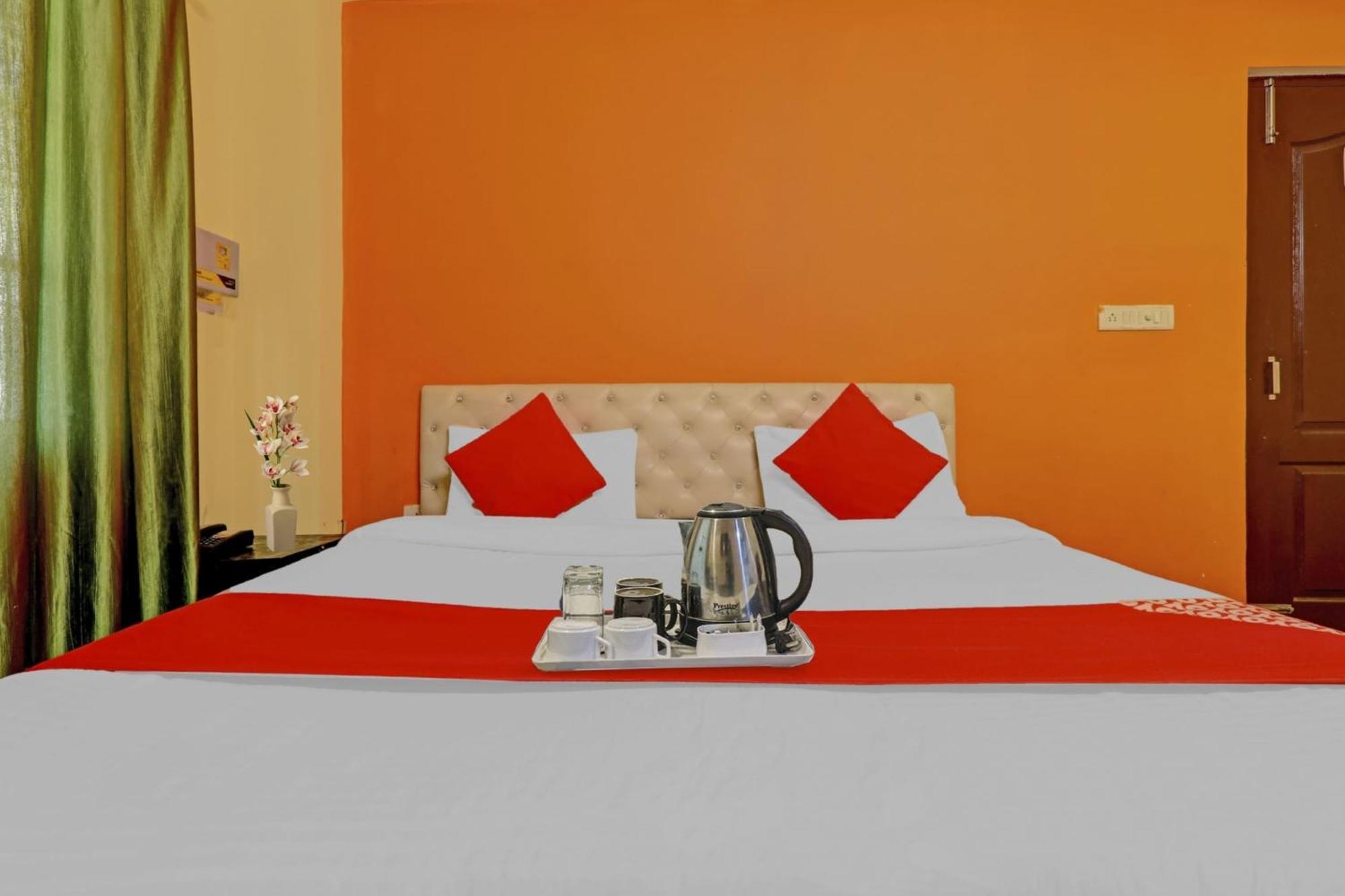 Hotel O J.D Palace Chinhat Kültér fotó