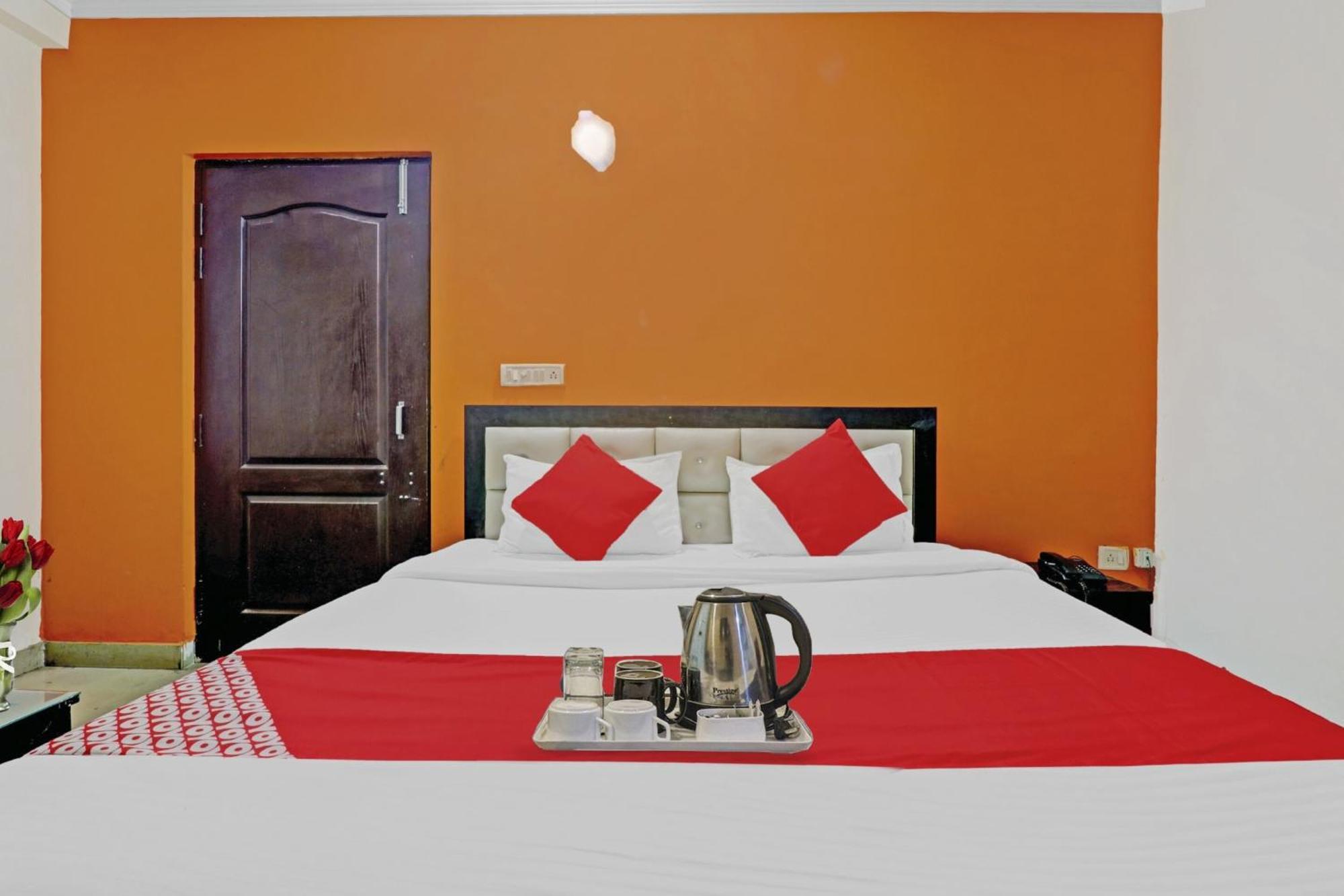Hotel O J.D Palace Chinhat Kültér fotó