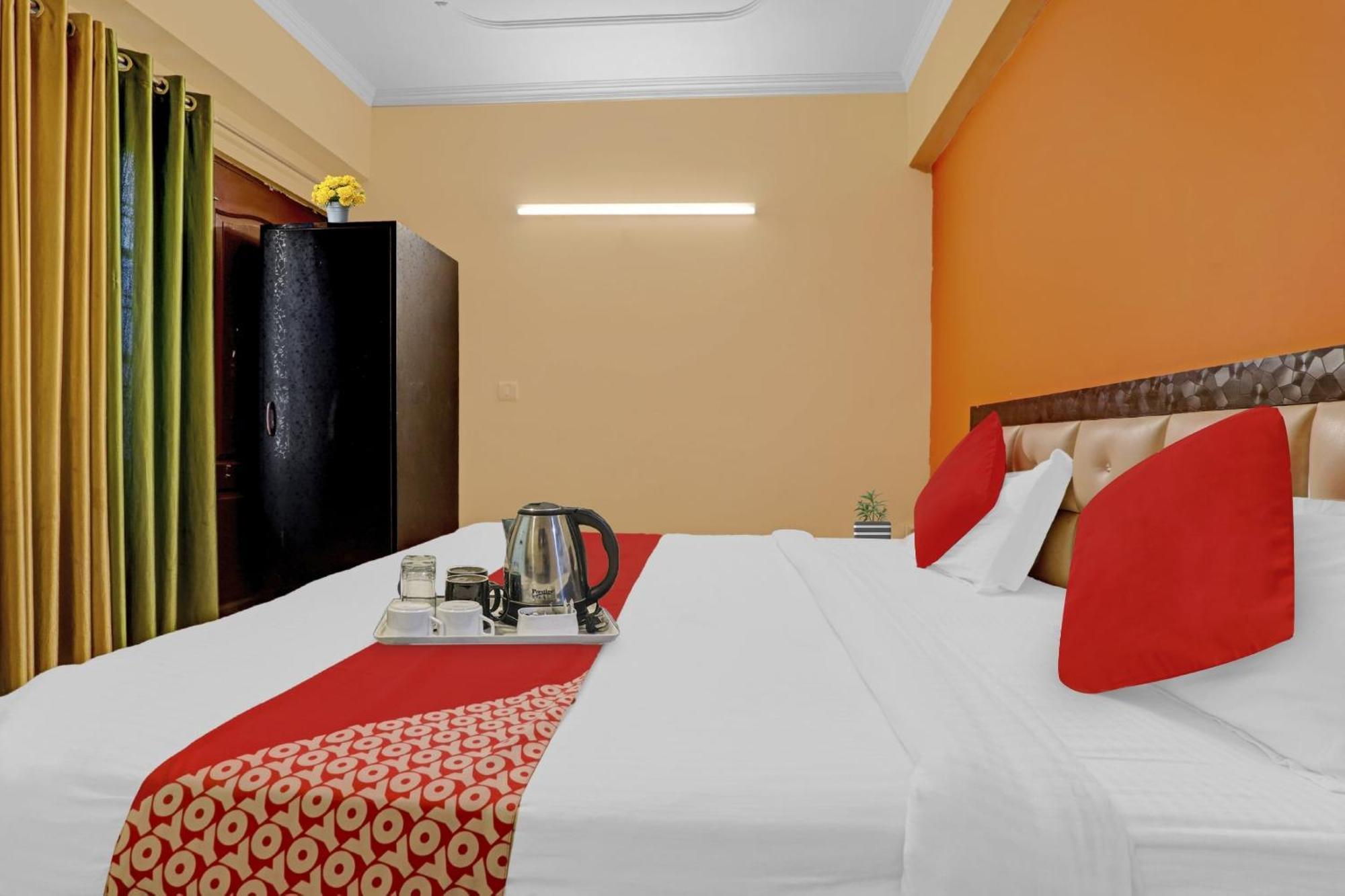Hotel O J.D Palace Chinhat Kültér fotó